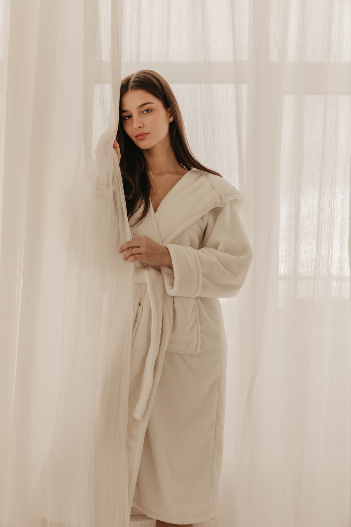 Comfert Fream Robe CMFRT Fluffy Robe With Clip Button - Sylvia – CLOMANÁ Beauty